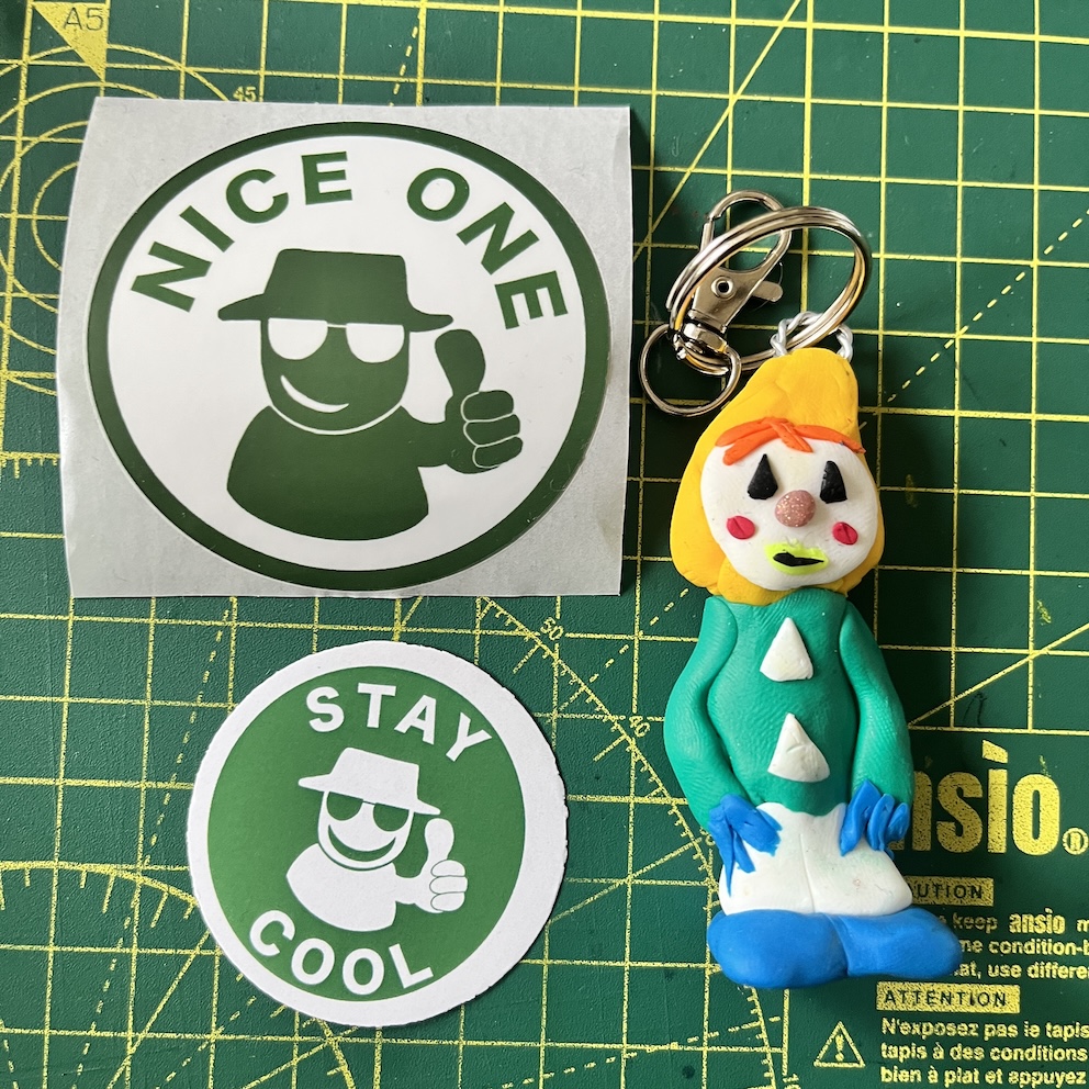 Sandown Clown Normal Yellow Keyring & Stickers (Free P&P UK only)