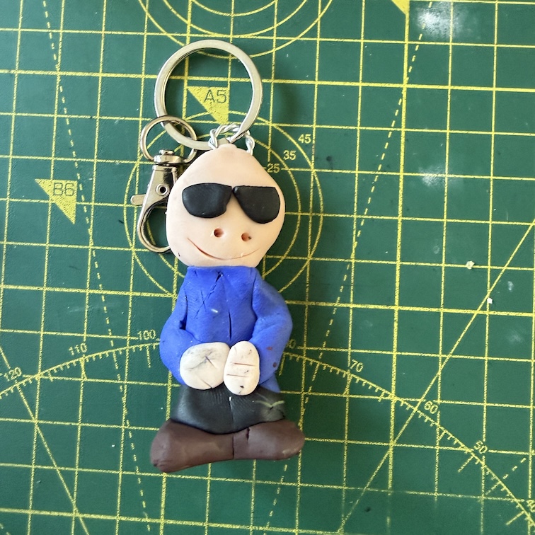 Happy Sunglasses Blue Shirt Keyring (Free P&P UK Only)